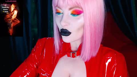 Snapshot of crazypinkyball chatting on 12.21.24 Roxy online show from 12.21.24