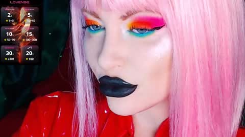 Snapshot of crazypinkyball chatting on 12.27.24 Roxy online show from 12.27.24