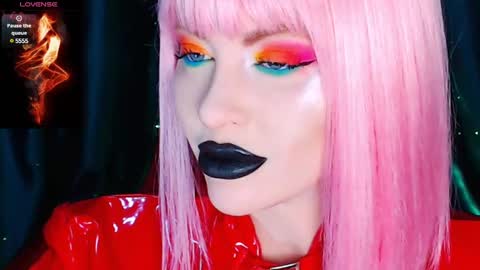 Snapshot of crazypinkyball chatting on 12.28.24 Roxy online show from 12.28.24