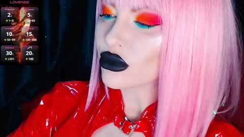 Snapshot of crazypinkyball chatting on 01.08.25 Roxy online show from 01.08.25