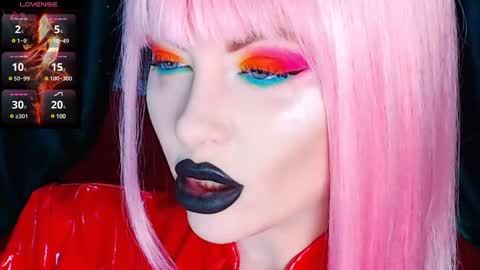 Snapshot of crazypinkyball chatting on 01.17.25 Roxy online show from 01.17.25