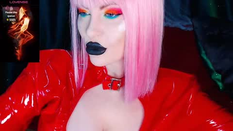 Snapshot of crazypinkyball chatting on 01.18.25 Roxy online show from 01.18.25