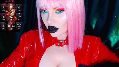 Snapshot of crazypinkyball chatting on 01.21.25 Roxy online show from 01.21.25