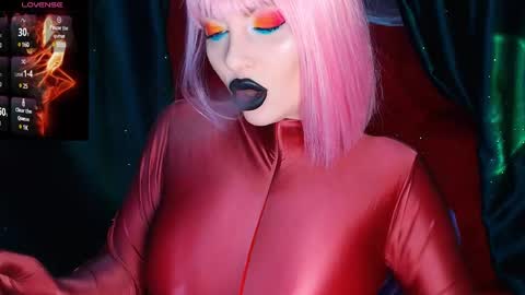 Snapshot of crazypinkyball chatting on 02.11.25 Roxy online show from 02.11.25