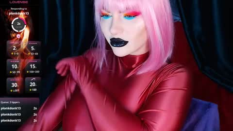 Snapshot of crazypinkyball chatting on 02.14.25 Roxy online show from 02.14.25