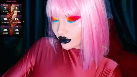 Snapshot of crazypinkyball chatting on 03.08.25 Roxy online show from 03.08.25