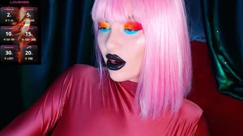 Snapshot of crazypinkyball chatting on 03.10.25 Roxy online show from 03.10.25