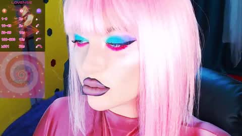 Snapshot of crazypinkyball chatting on 09.20.25 Roxy online show from 09.20.25