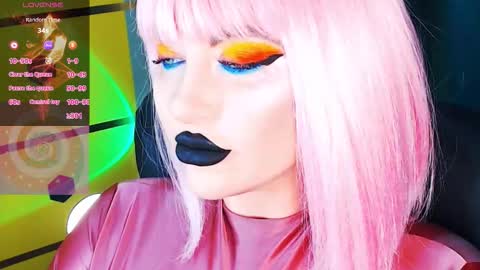 Snapshot of crazypinkyball chatting on 09.24.25 Roxy online show from 09.24.25