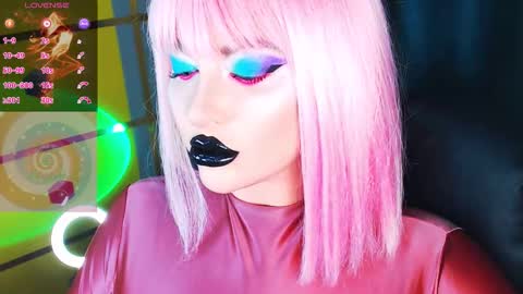 Snapshot of crazypinkyball chatting on 09.26.25 Roxy online show from 09.26.25