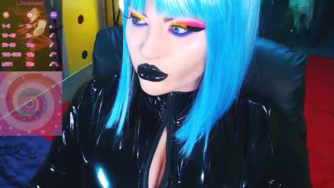 Snapshot of crazypinkyball chatting on 10.29.25 Roxy online show from 10.29.25