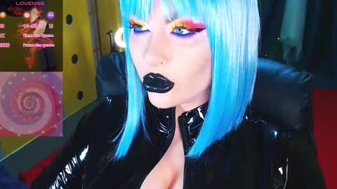 Snapshot of crazypinkyball chatting on 11.01.25 Roxy online show from 11.01.25