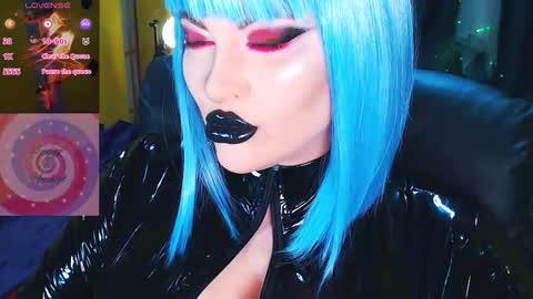 Snapshot of crazypinkyball chatting on 11.04.25 Roxy online show from 11.04.25