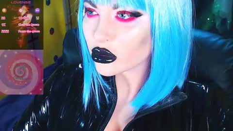 Snapshot of crazypinkyball chatting on 11.06.25 Roxy online show from 11.06.25