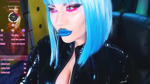 Snapshot of crazypinkyball chatting on 11.08.25 Roxy online show from 11.08.25