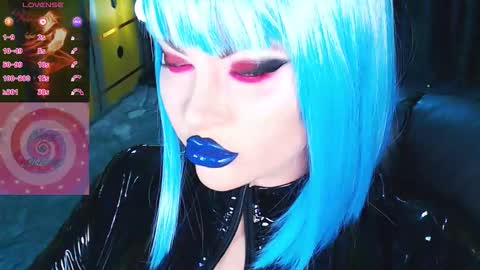 Snapshot of crazypinkyball chatting on 11.15.25 Roxy online show from 11.15.25