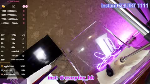 Snapshot of crazytoy_ chatting on 12.19.24 Kessy online show from 12.19.24