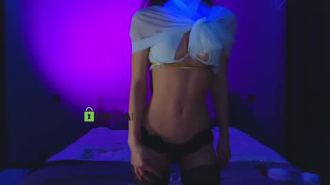 Snapshot of crazzy_cherry chatting on 11.10.25 crazzy cherry online show from 11.10.25