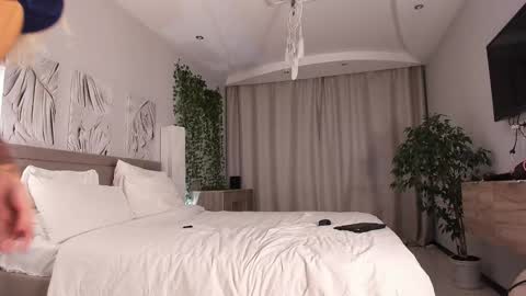 Snapshot of creambaby1 chatting on 12.16.25 ALEXA AND WALLY online show from 12.16.25