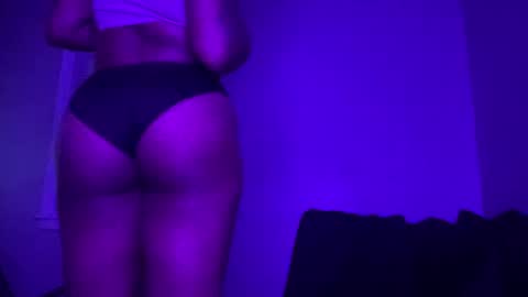 Snapshot of creame_sensation chatting on 12.04.24 PHANTOMTARGARYENXXX online show from 12.04.24