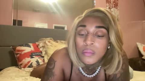 Snapshot of creame_sensation chatting on 02.02.25 PHANTOMTARGARYENXXX online show from 02.02.25