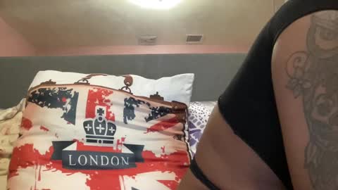 Snapshot of creame_sensation chatting on 02.09.25 PHANTOMTARGARYENXXX online show from 02.09.25