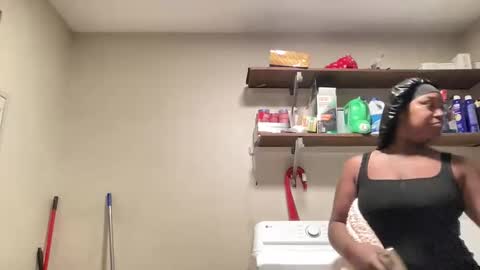 Snapshot of creame_sensation chatting on 10.22.25 PHANTOMTARGARYENXXX online show from 10.22.25