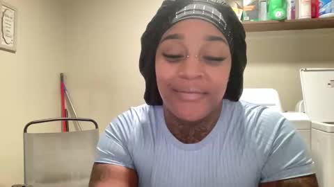 Snapshot of creame_sensation chatting on 10.25.25 PHANTOMTARGARYENXXX online show from 10.25.25