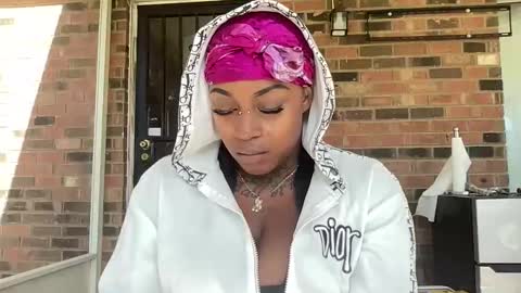 Snapshot of creame_sensation chatting on 10.30.25 PHANTOMTARGARYENXXX online show from 10.30.25