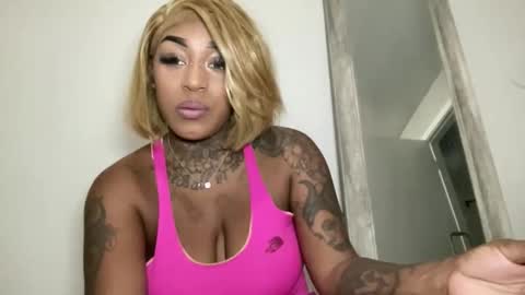 Snapshot of creame_sensation chatting on 03.10.26 PHANTOMTARGARYENXXX online show from 03.10.26