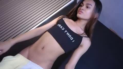 Snapshot of creamy_delilah chatting on 06.23.26 Delilah online show from 06.23.26