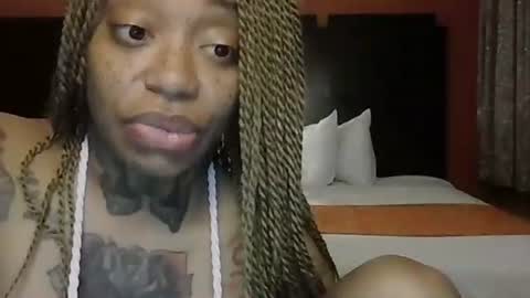 Snapshot of creamyexotica chatting on 11.30.25 CreamyExotica online show from 11.30.25