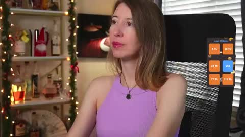 Snapshot of creme_dela_creme chatting on 12.16.25 Quinn de la Creme online show from 12.16.25