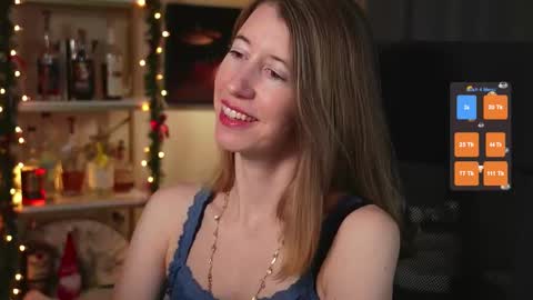 Snapshot of creme_dela_creme chatting on 12.19.25 Quinn de la Creme online show from 12.19.25