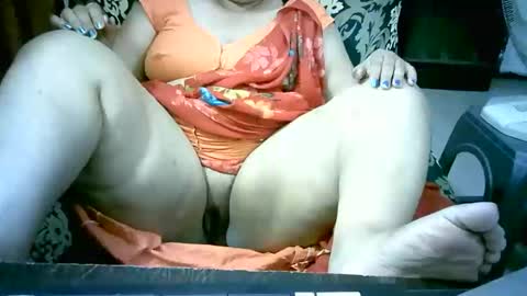 Snapshot of crezybhabihot chatting on 10.27.25 Sonika69 online show from 10.27.25