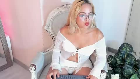 Snapshot of criistybloom chatting on 05.08.26 CristyBloom online show from 05.08.26