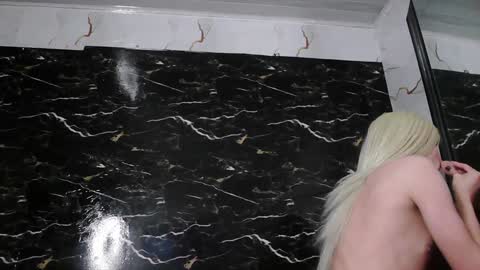 Snapshot of crislingery_doll chatting on 01.25.25 crislingery_doll online show from 01.25.25