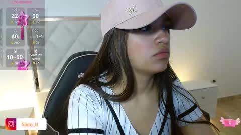 Snapshot of crisstal_tay chatting on 10.03.25 Cris online show from 10.03.25