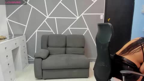 Snapshot of cristal_bobs chatting on 11.28.25 Cristal online show from 11.28.25