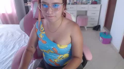 Snapshot of cristal_brown19 chatting on 09.23.25 andrea online show from 09.23.25