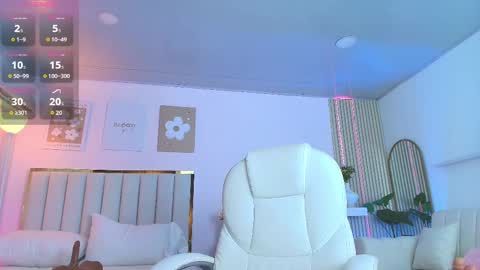 Snapshot of cristal_bunny chatting on 02.17.25 Cristal online show from 02.17.25