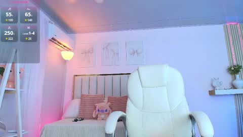 Snapshot of cristal_bunny chatting on 02.24.25 Cristal online show from 02.24.25