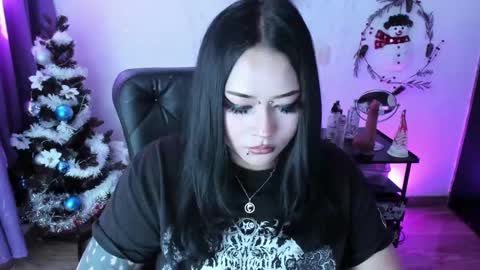 Snapshot of cristal_kosh chatting on 12.24.24 Cris online show from 12.24.24