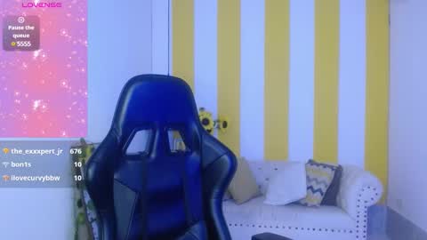 Snapshot of cristal_war chatting on 01.04.25 Cristal online show from 01.04.25