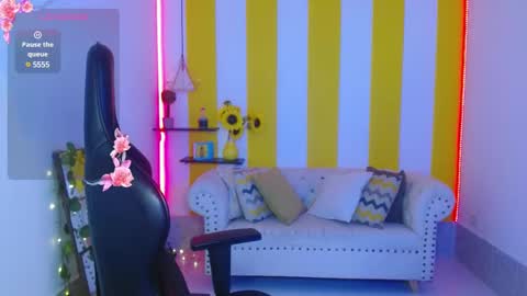 Snapshot of cristal_war chatting on 01.14.25 Cristal online show from 01.14.25