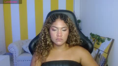 Snapshot of cristal_war chatting on 02.25.25 Cristal online show from 02.25.25