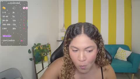 Snapshot of cristal_war chatting on 10.14.25 Cristal online show from 10.14.25