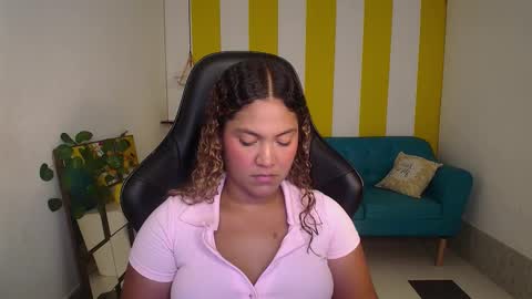 Snapshot of cristal_war chatting on 10.19.25 Cristal online show from 10.19.25