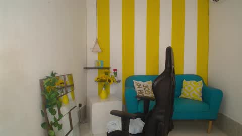 Snapshot of cristal_war chatting on 10.31.25 Cristal online show from 10.31.25