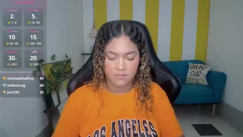 Snapshot of cristal_war chatting on 11.04.25 Cristal online show from 11.04.25